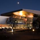 BMW-Welt mit Vollmond