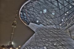 BMW Welt München mit Fernsehturm in HDR