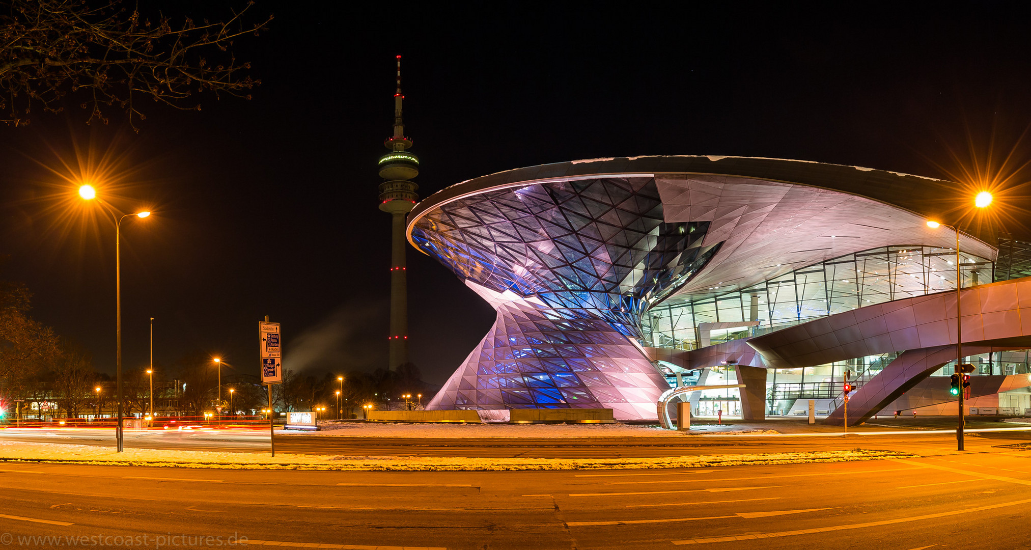 BMW Welt nachts