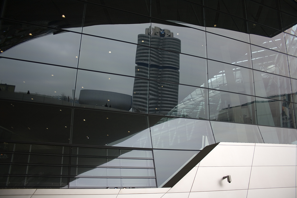 BMW Welt, riflessi