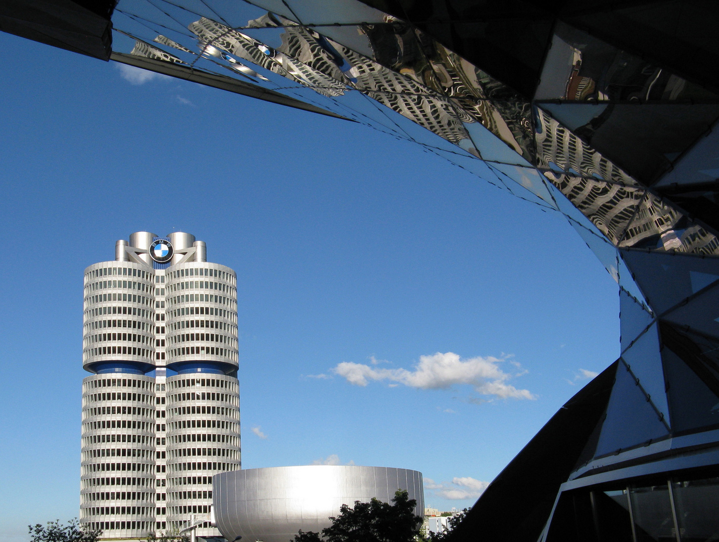 BMW Welt Spiegelung 2