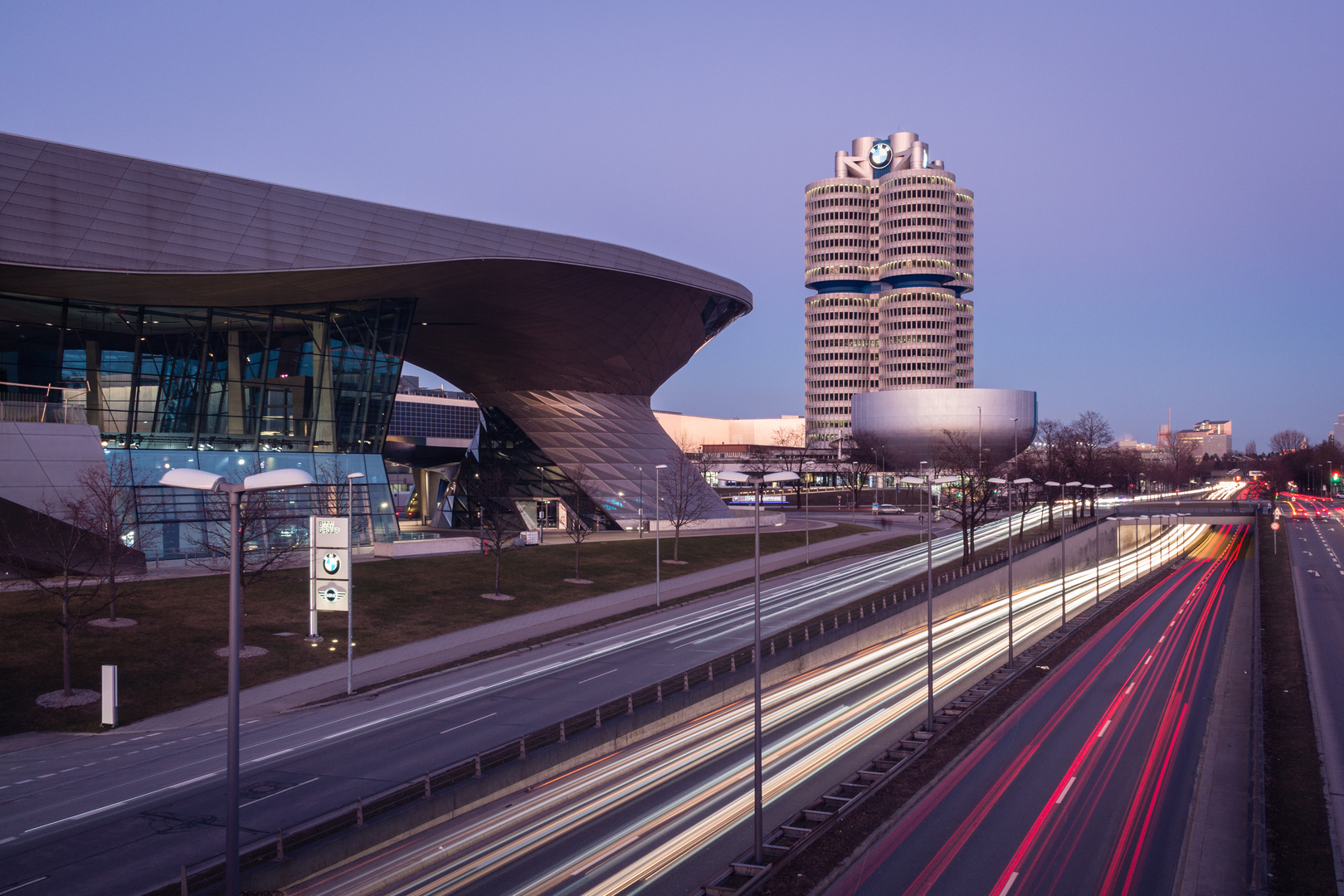 BMW Welt zur Blauen Stunde 