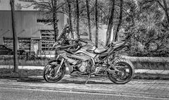 BMW XRs 1000  Schwarzweiß-Zeichnung