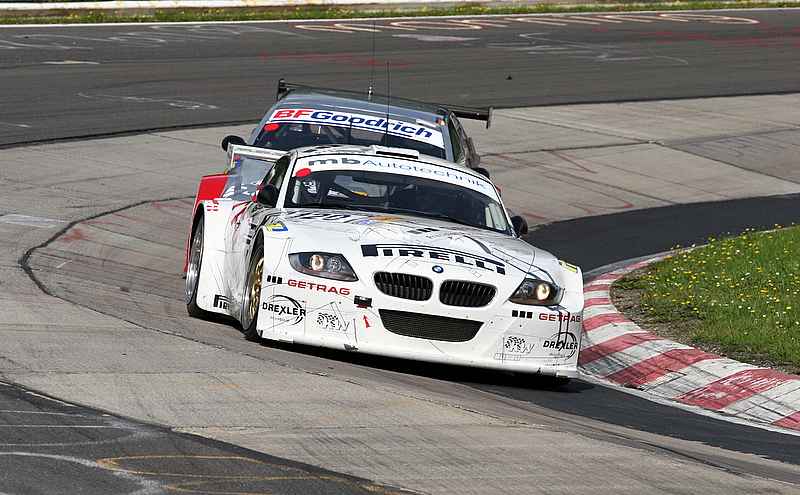 BMW Z4 Coupe und V8 Star im Nacken