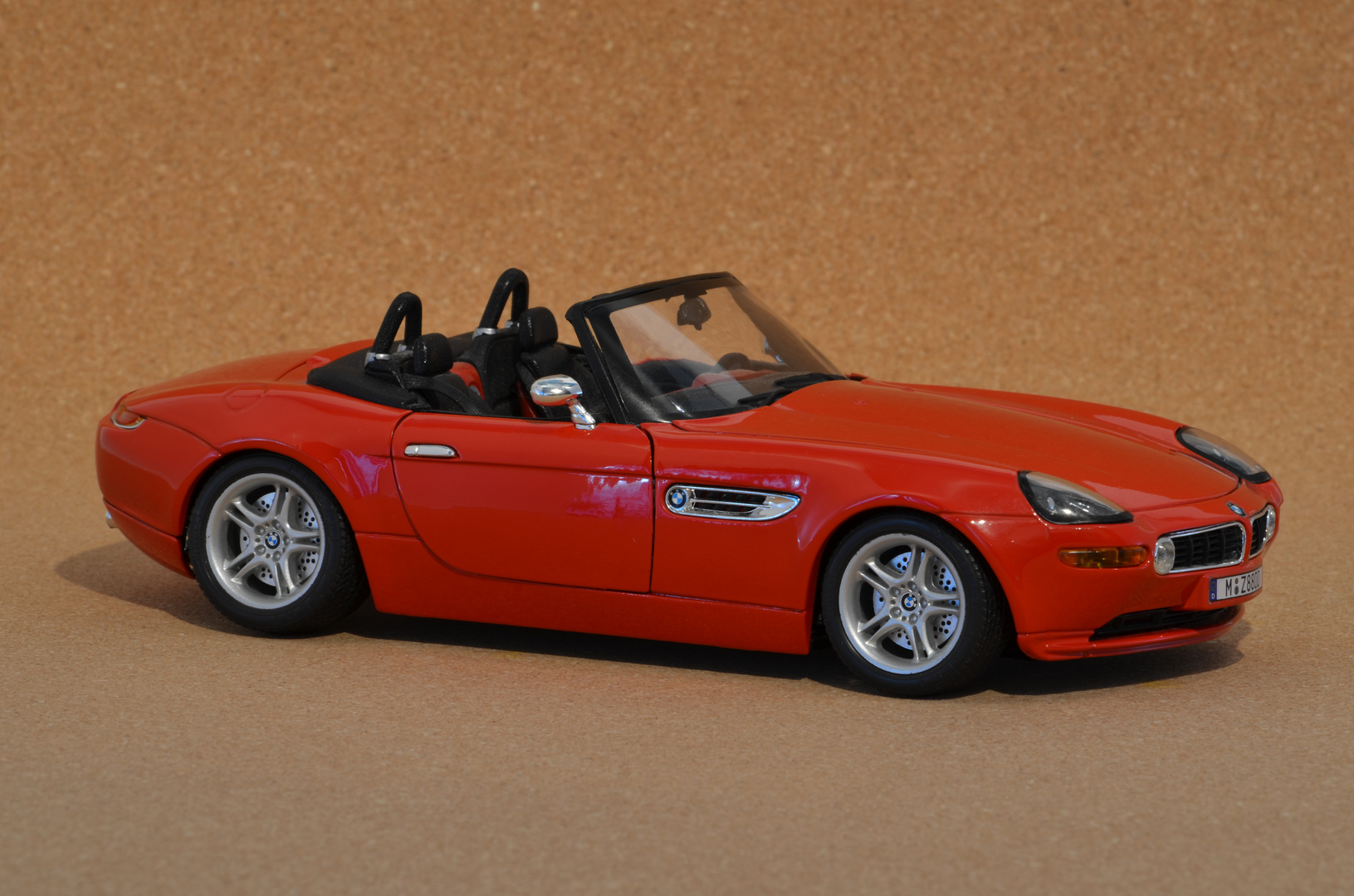 BMW Z8 - Modell 1 : 18 - Burago