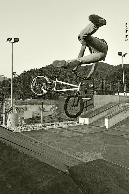 BMX double tail whip