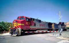 BNSF #4712 in 2er Traktion als Helper in Richtung Mojave unterwegs, Caliente,CA