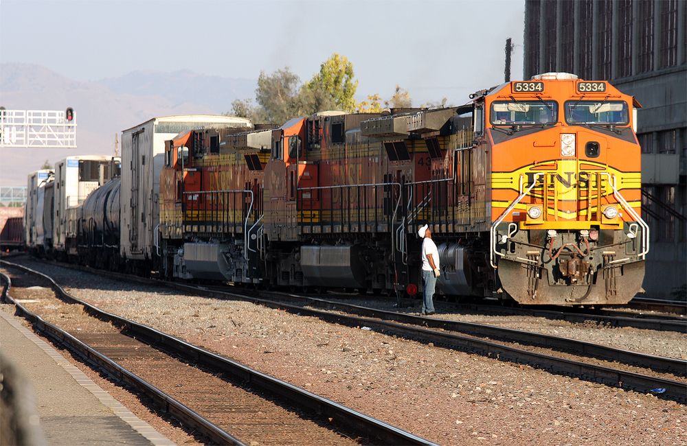 BNSF Train stopped for Advice...