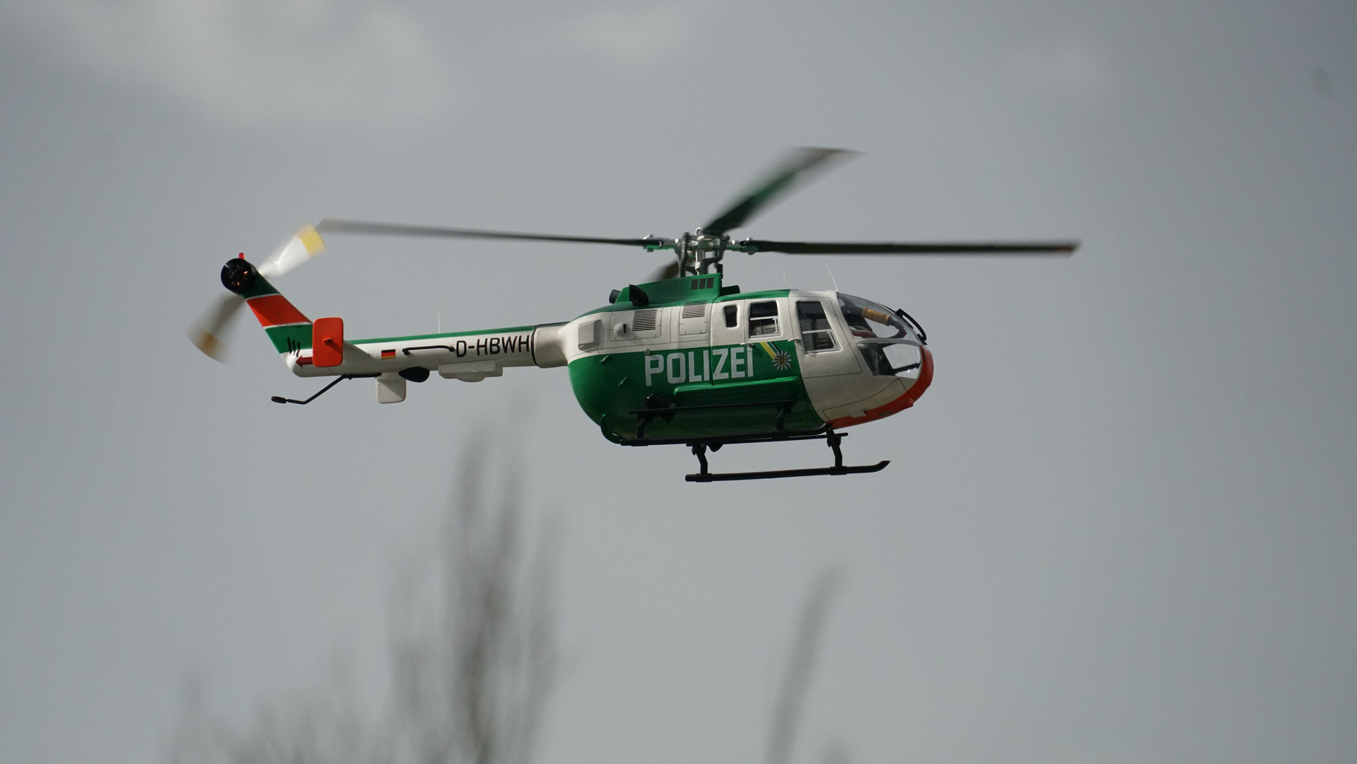 Bo105 D-BWBH Polizei grün-weiß Modell 1:24 a