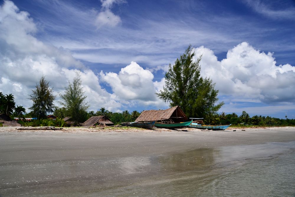 boat on the beach -2