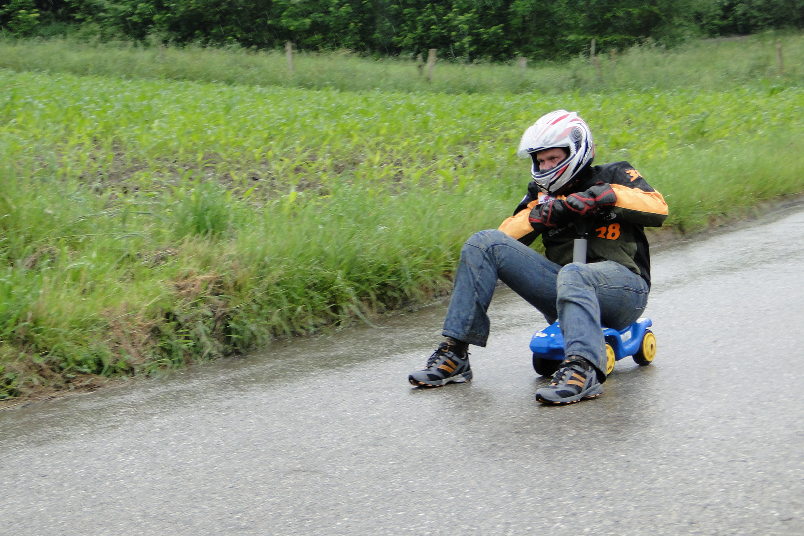 Bobbycar im Regen