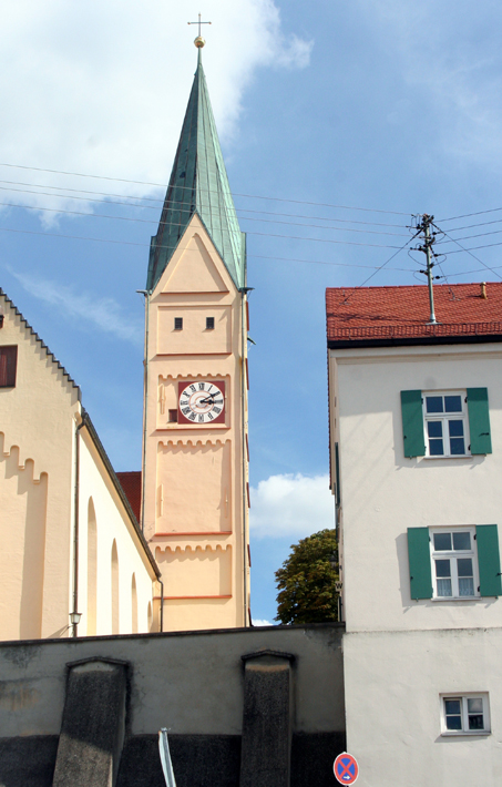 Bobingen: die Pfarrkirche St. Felizitas und das ehemalige Benefiziatenhaus