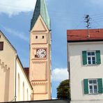 Bobingen: die Pfarrkirche St. Felizitas und das ehemalige Benefiziatenhaus