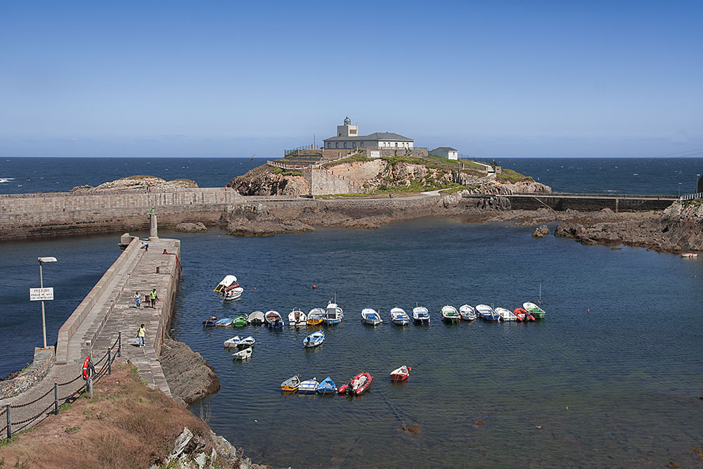 Bocana del puerto de Tapia de casariego-Asturias