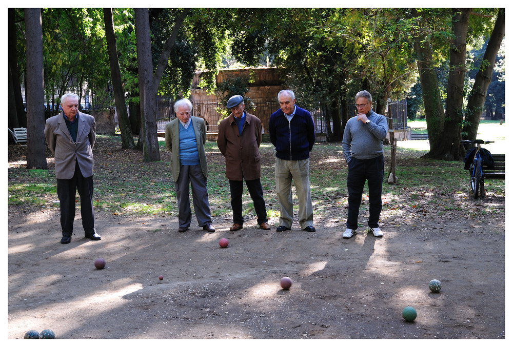 Bocce improvvisate a Villa Borghese