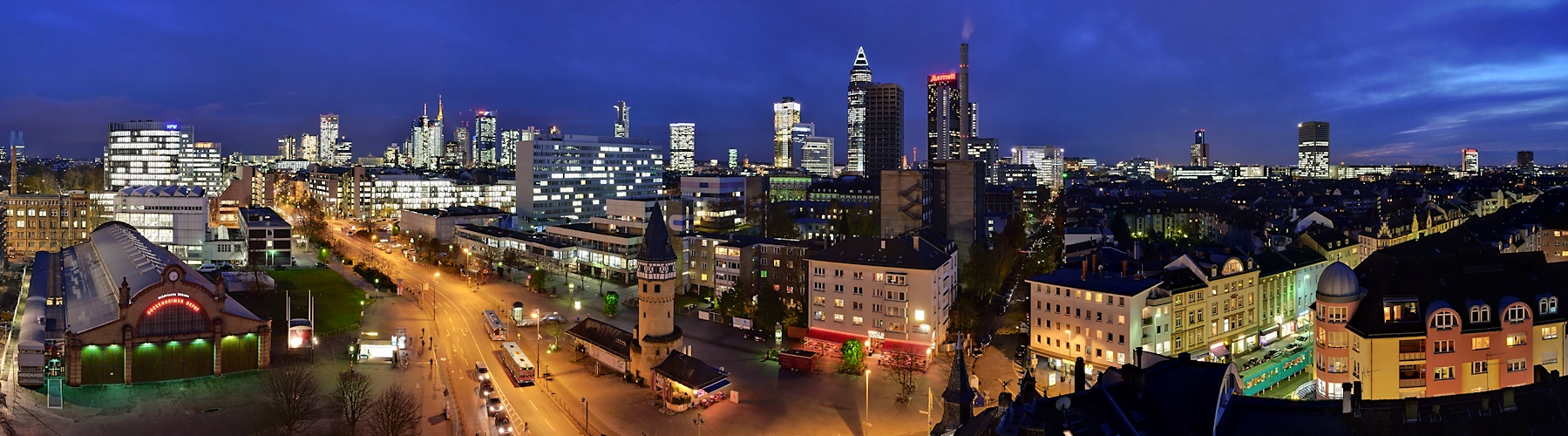 Bockenheimer Warte zur blauen Stunde