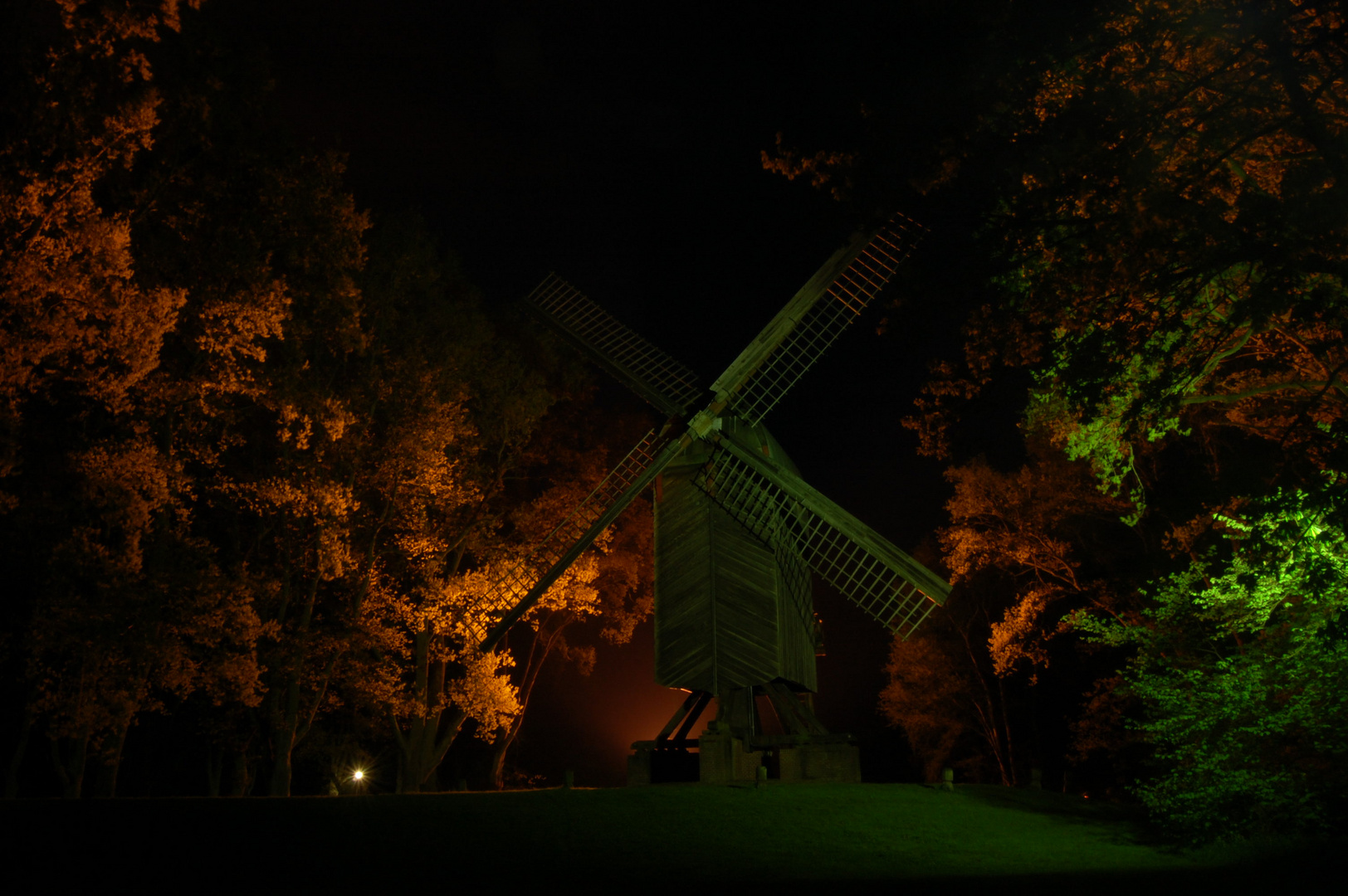 Bockwindmühle bei Nacht