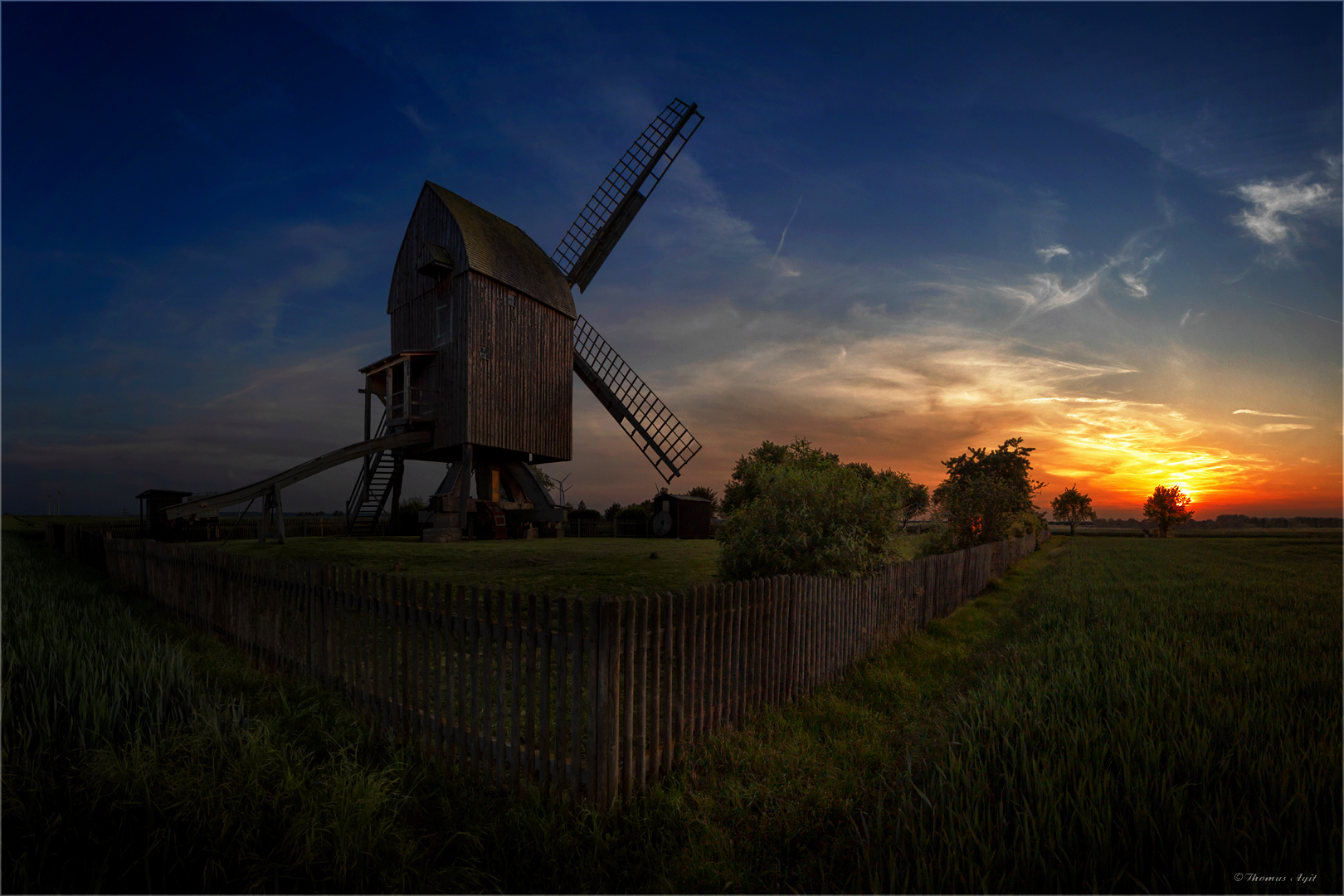 Bockwindmühle Wulferstedt im Sonnenuntergang