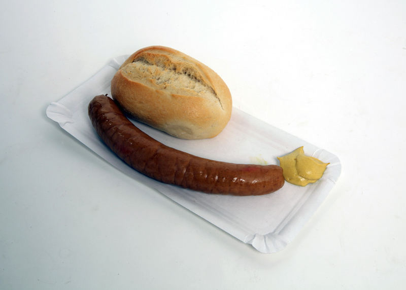 bockwurst mit senf.