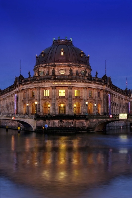 Bodemuseum am Abend