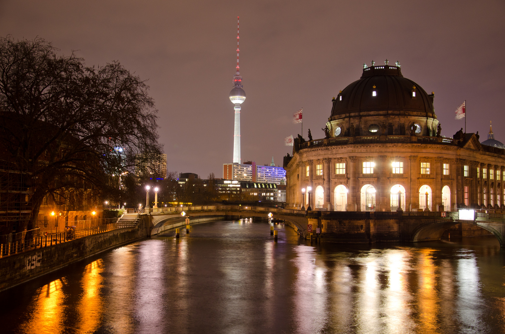 Bodemuseum vor dem Fernsehturm