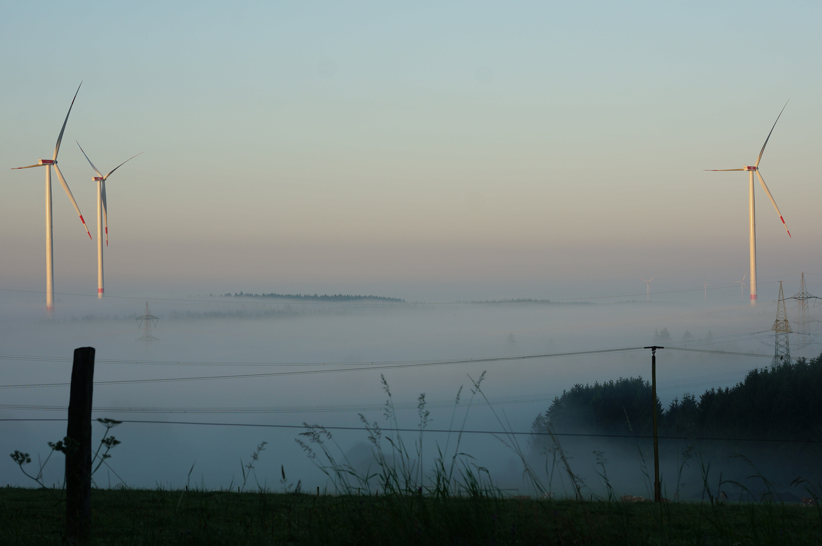 Boden Nebel Windräder