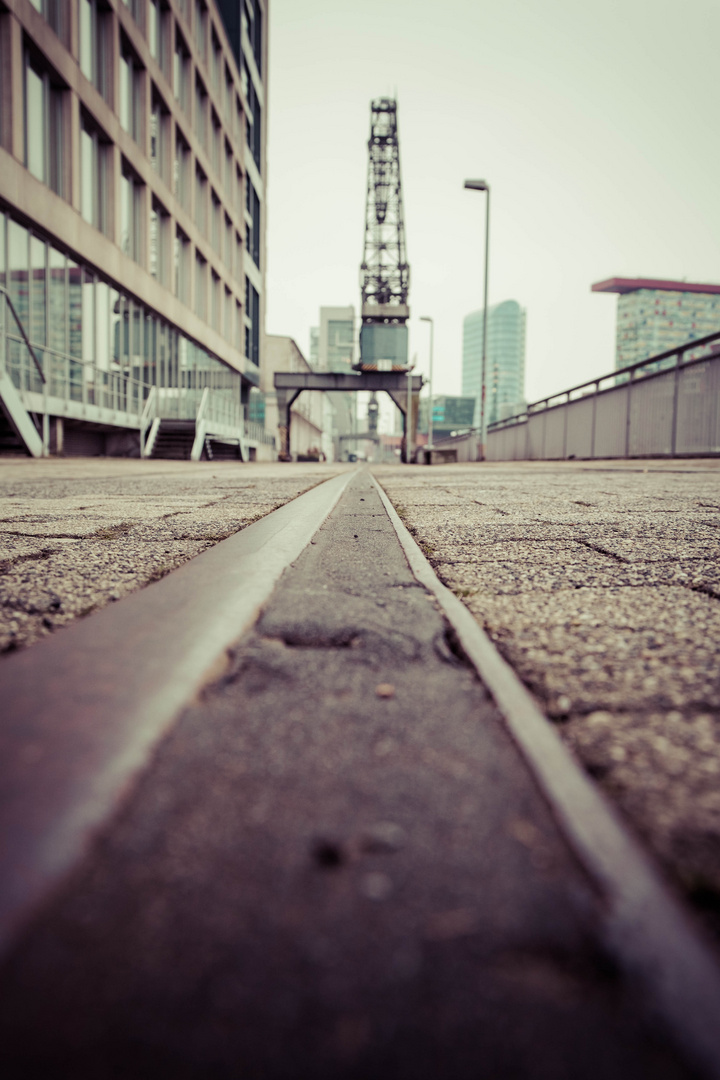 Bodennahe Perspektive neuer Hafen Düsseldorf