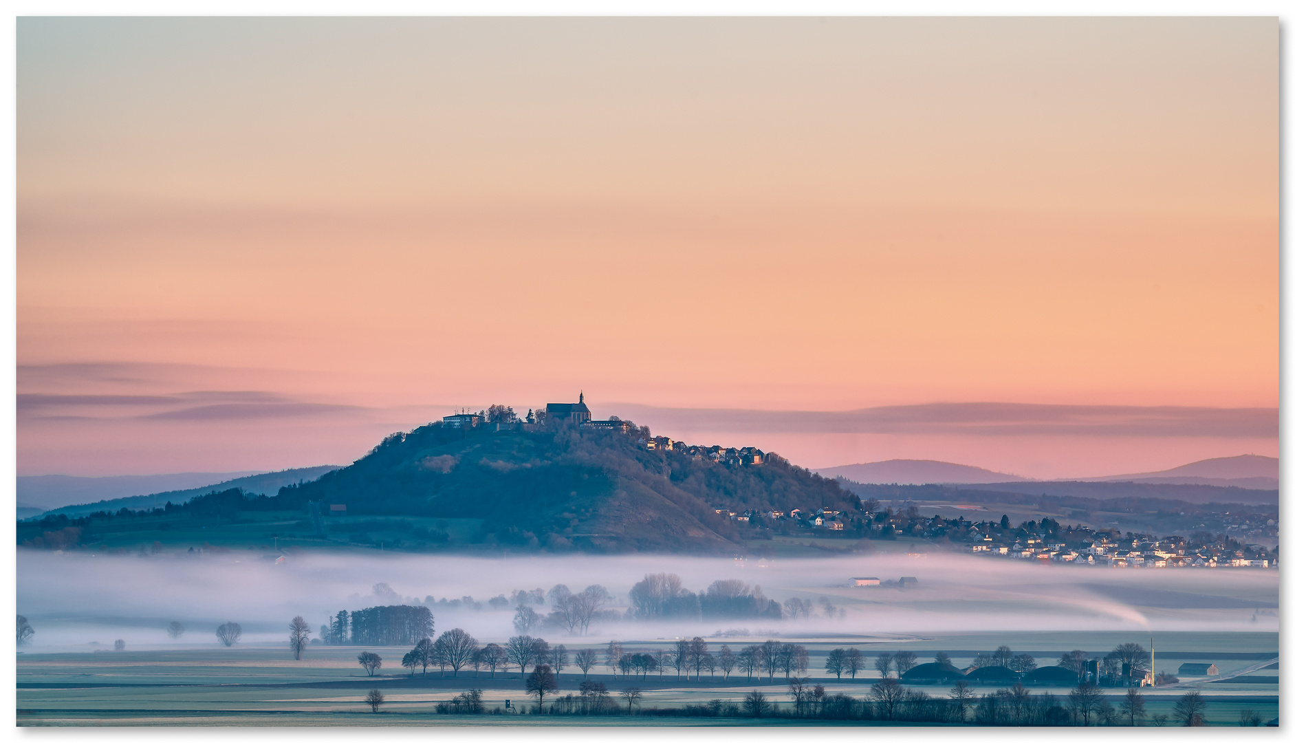 Bodennebel und Streiflicht