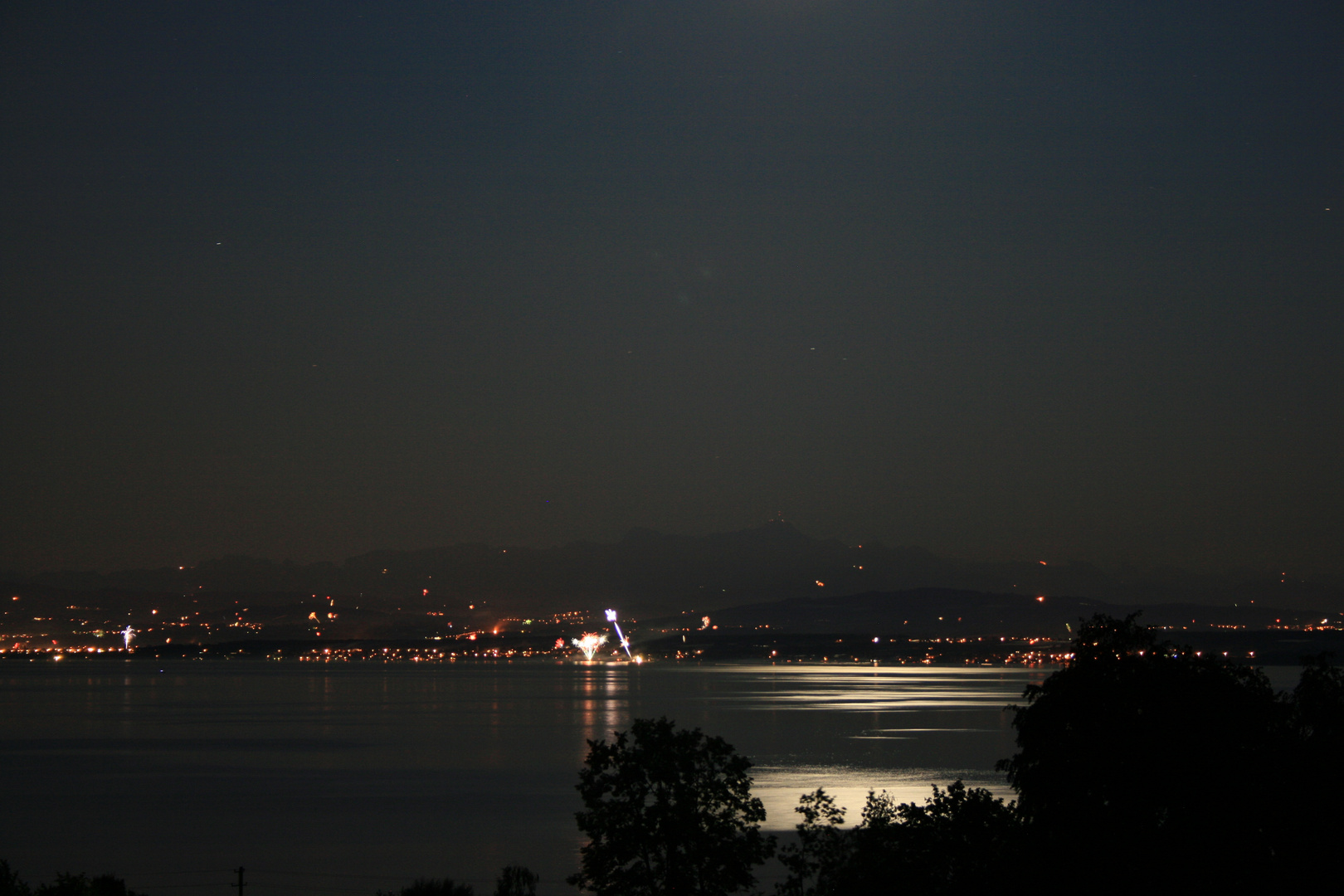 Bodensee im Mondschein mit Feuerwerk