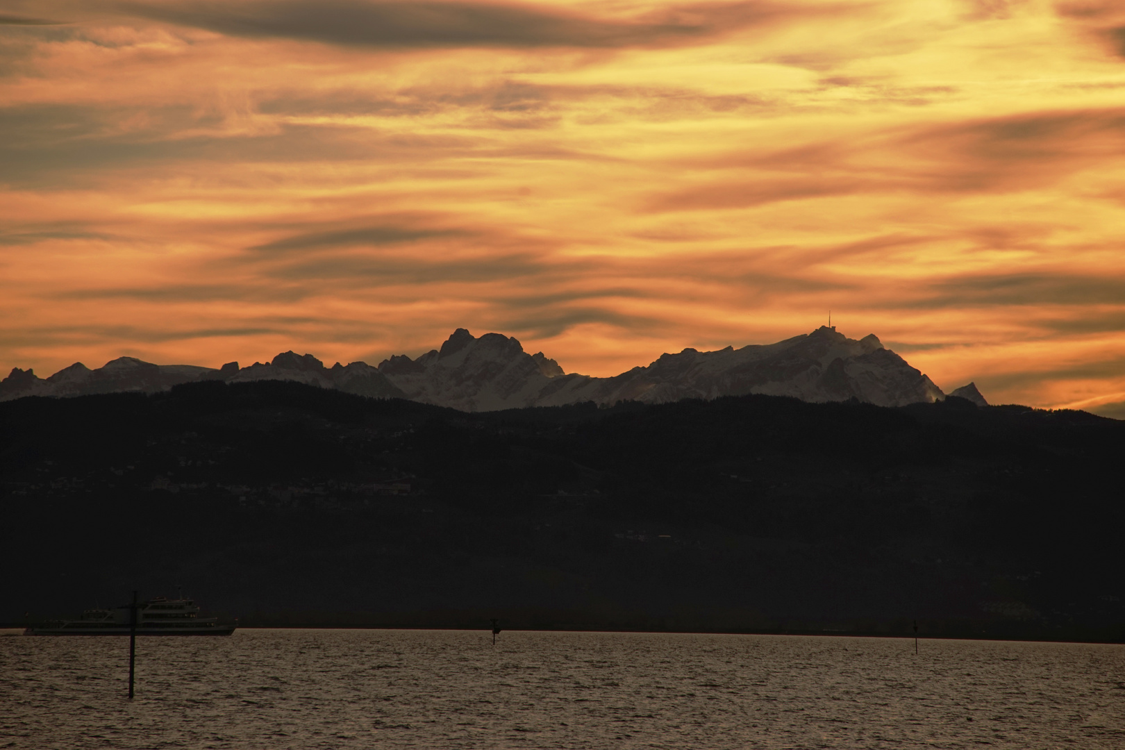 Bodensee mit Säntis und Schiff