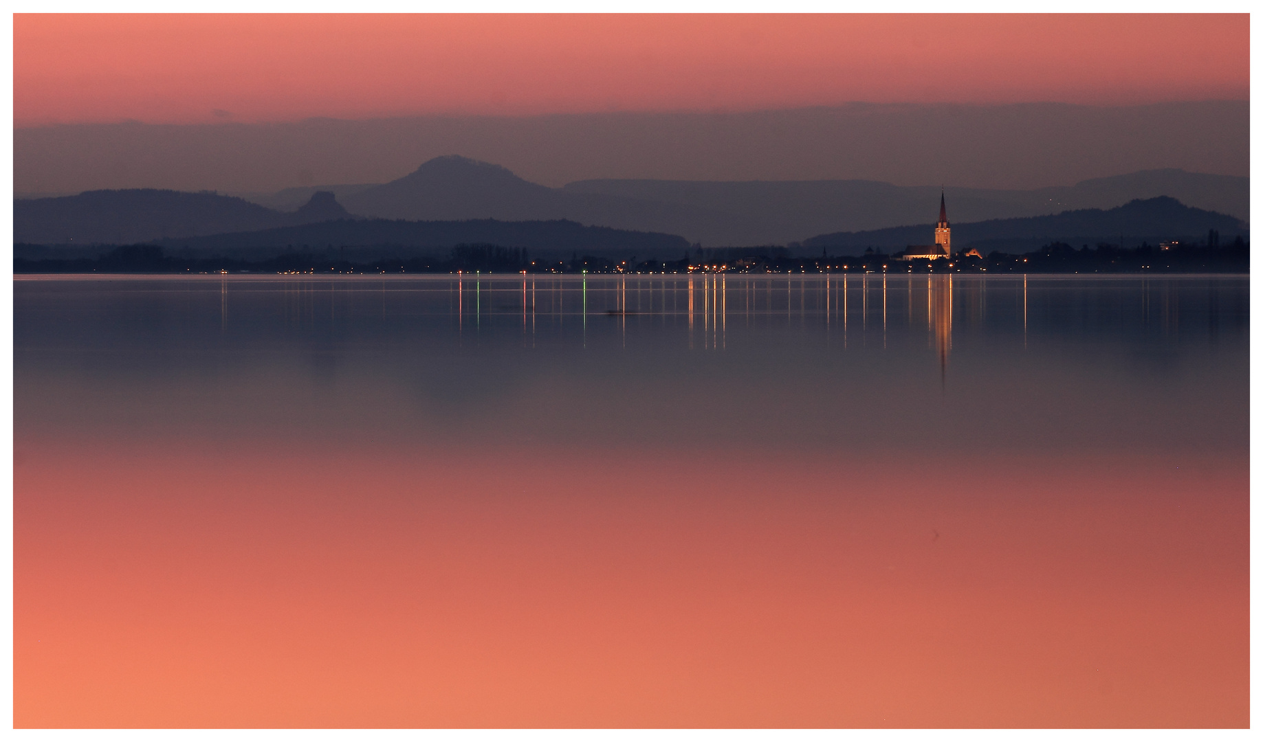 Bodensee zur blauen Stunde