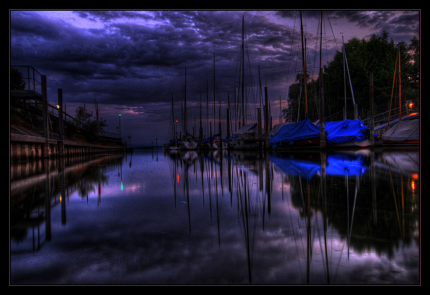 Bodenseehafen bei Nacht