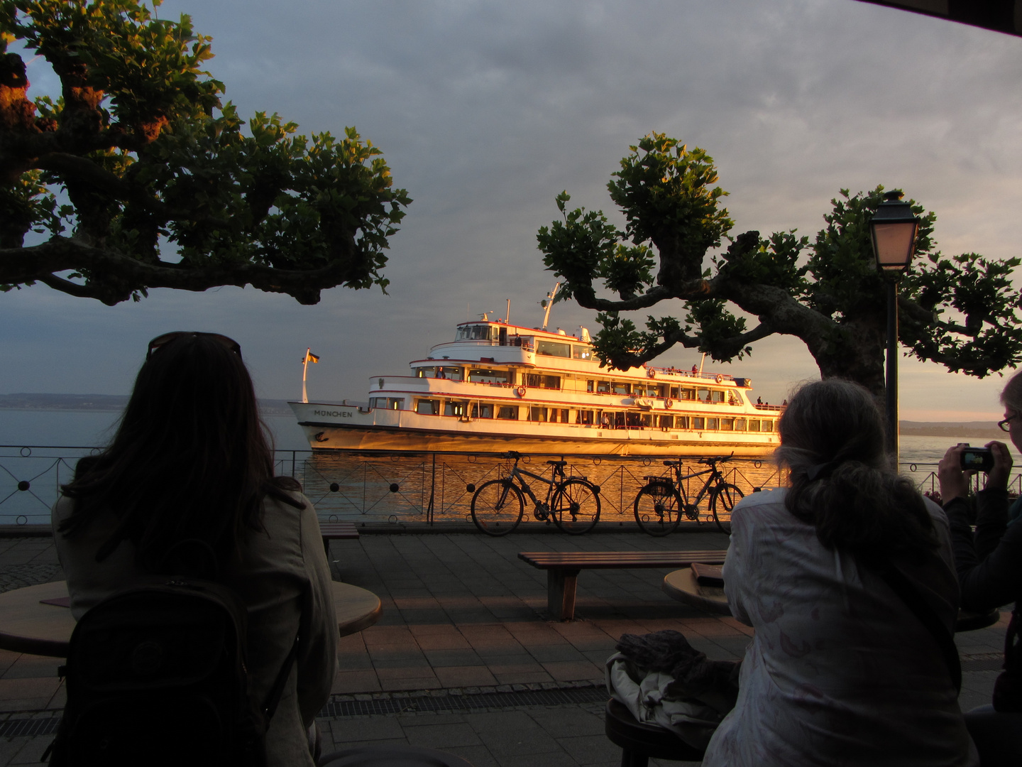 Bodenseeschiff in der Abendsonne