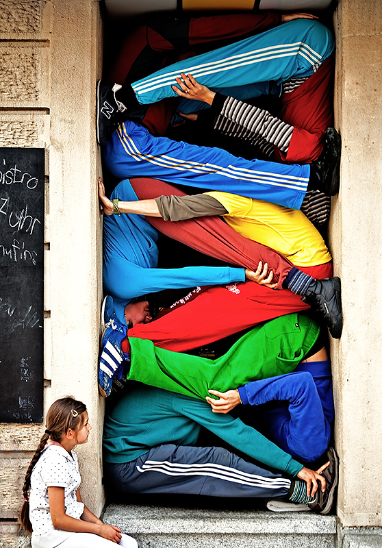 Bodies in urban spaces von Kostas Maros 