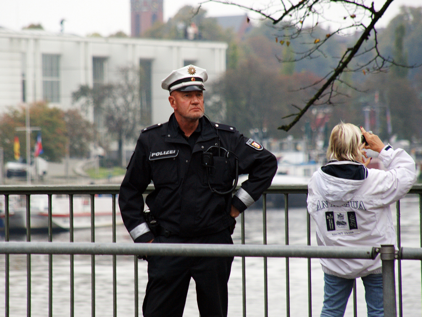 BODYGUARD FÜR HANDYKNIPSER