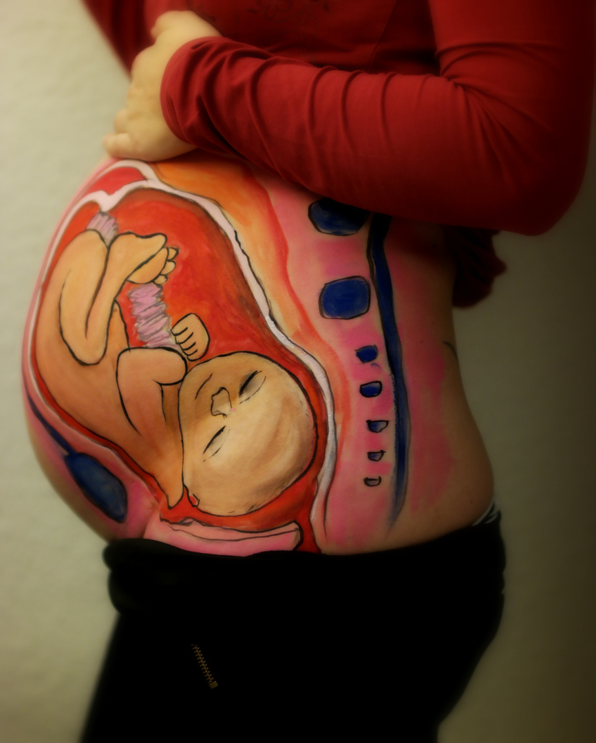 Bodypainting Baby im Bauch