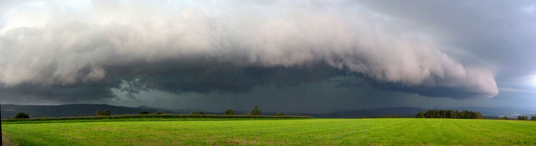 Böenfront rast auf die Rhön zu