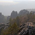 Böhmischer Wind und Elbtaldunst konnten die Besteigung der Tante  in den Schrammsteinen ...