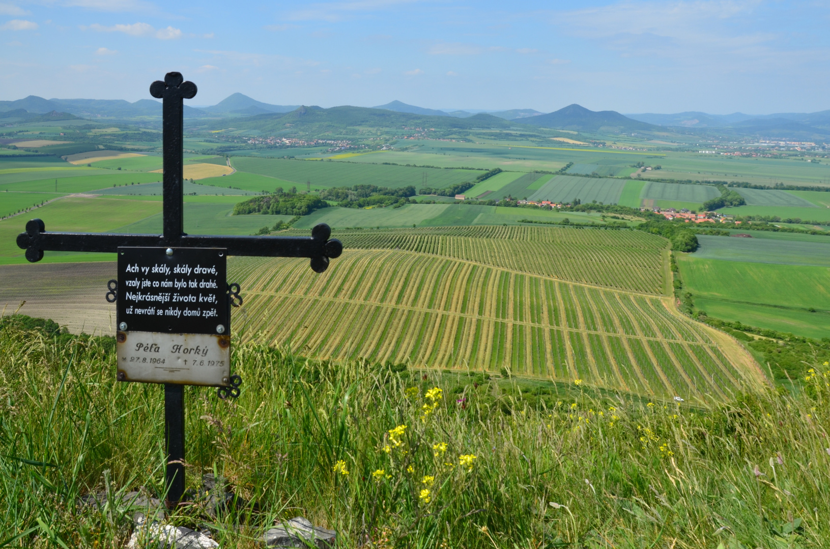 Böhmisches Mittelgebirge von der Hasenburg (Hazmburk)