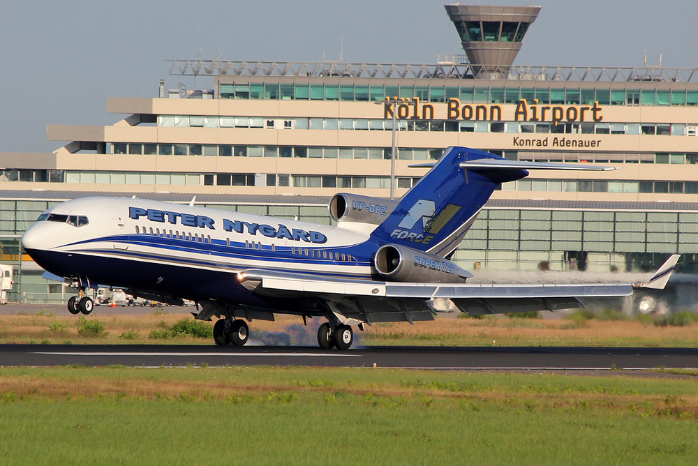 Boeing 727-17(RE) VP-BPZ Peter Nygard