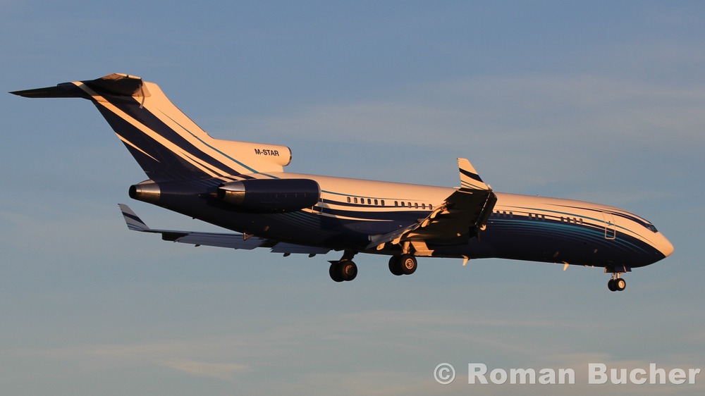 Boeing 727-2X8 M-STAR