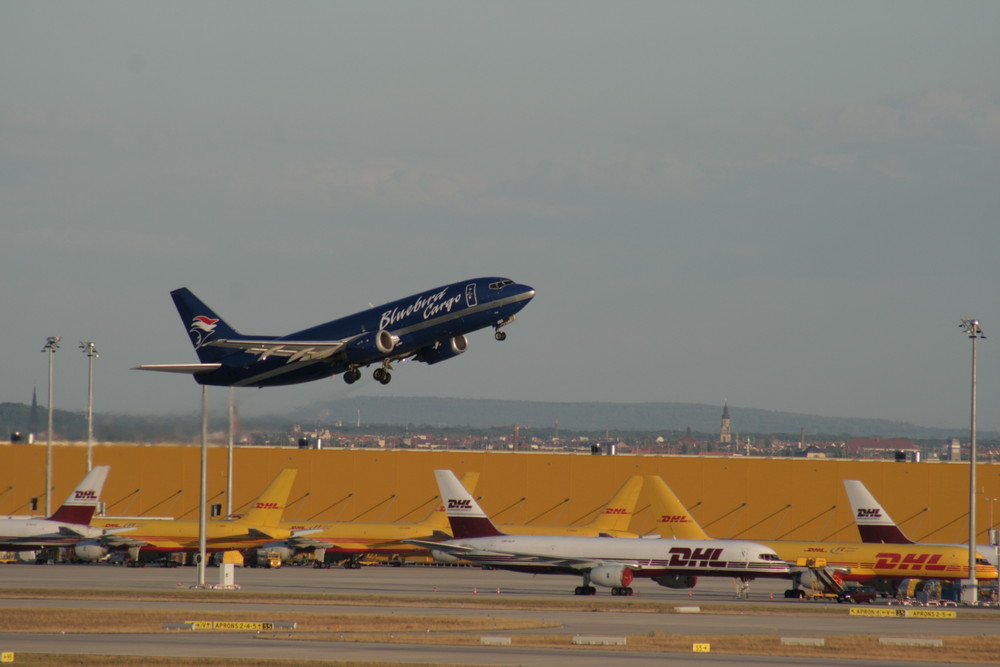 Boeing 737-500F BlueBird Cargo TF-BBG