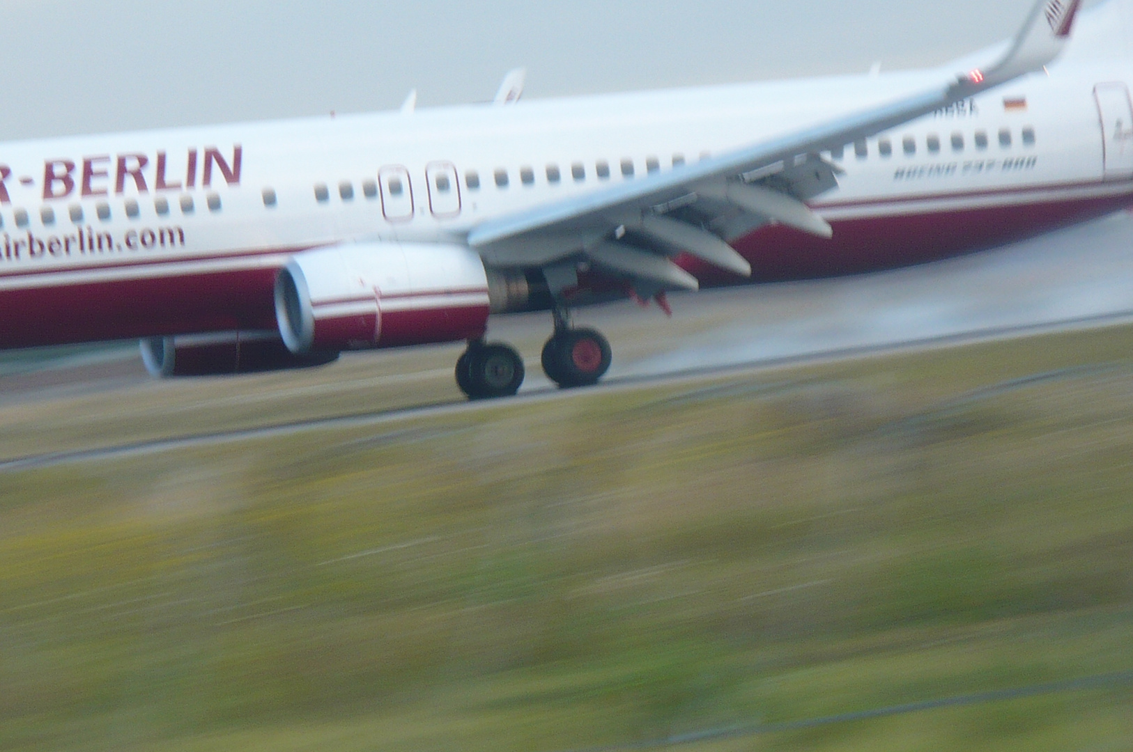 Boeing 737-800 Air Berlin Landung in Stuttgart