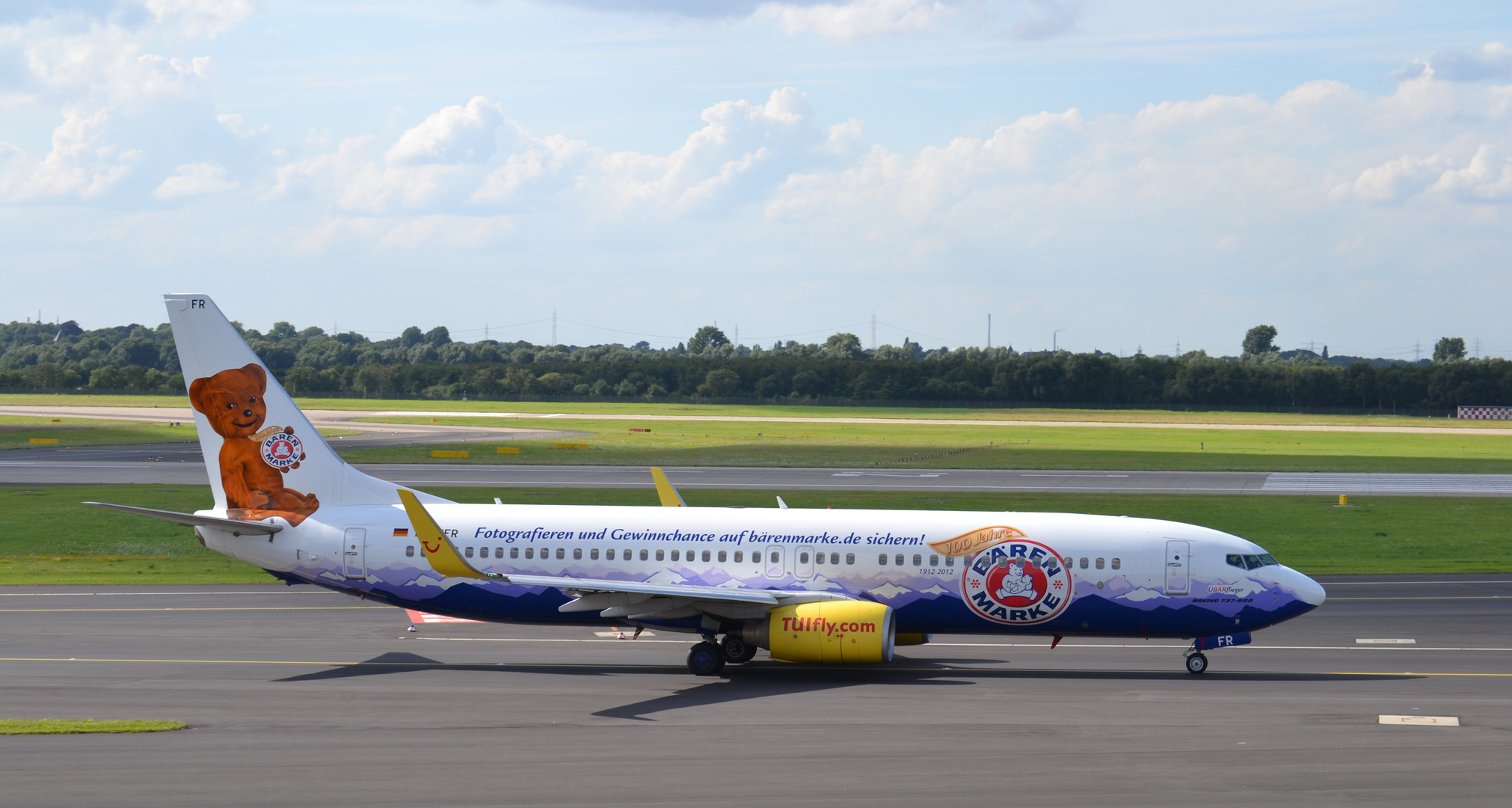 Boeing 737-800 "Bären-Marke"