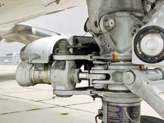 Boeing 747-438, Longreach, VH-OJA, Bugfahrwerk, Detail