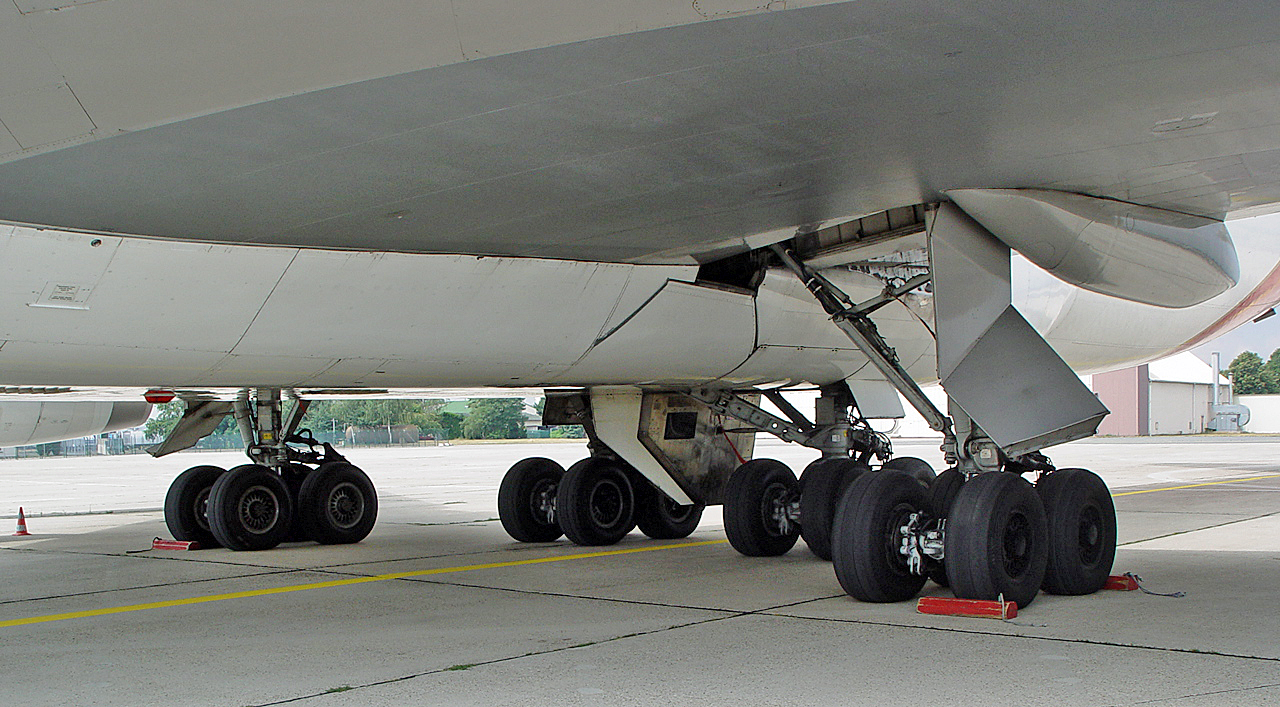 Boeing 747-438, Longreach, VH-OJA, Hauptfahrwerk