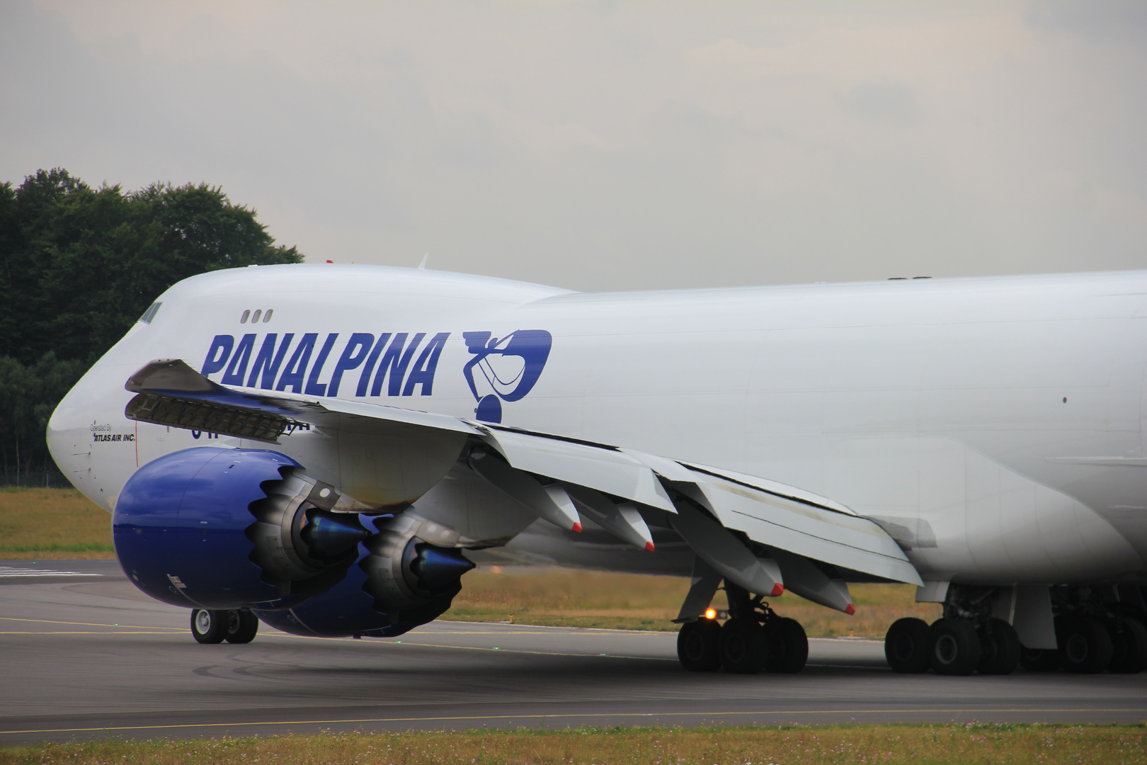 Boeing 747-8F waiting for Line-up