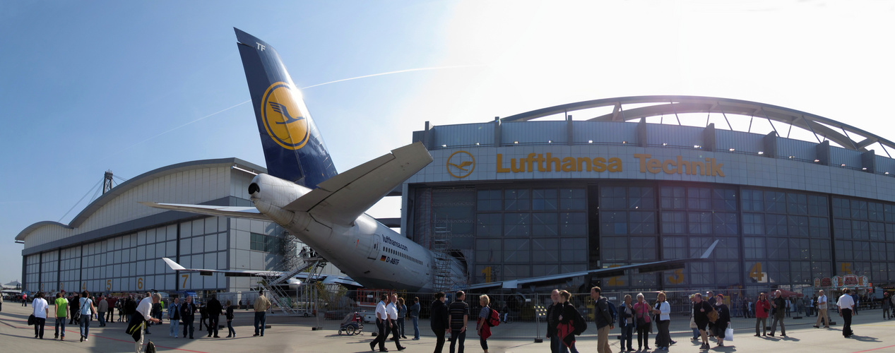 Boeing 747 beim Hals-, Nasen- und Ohrenarzt ... (D-ABTF)