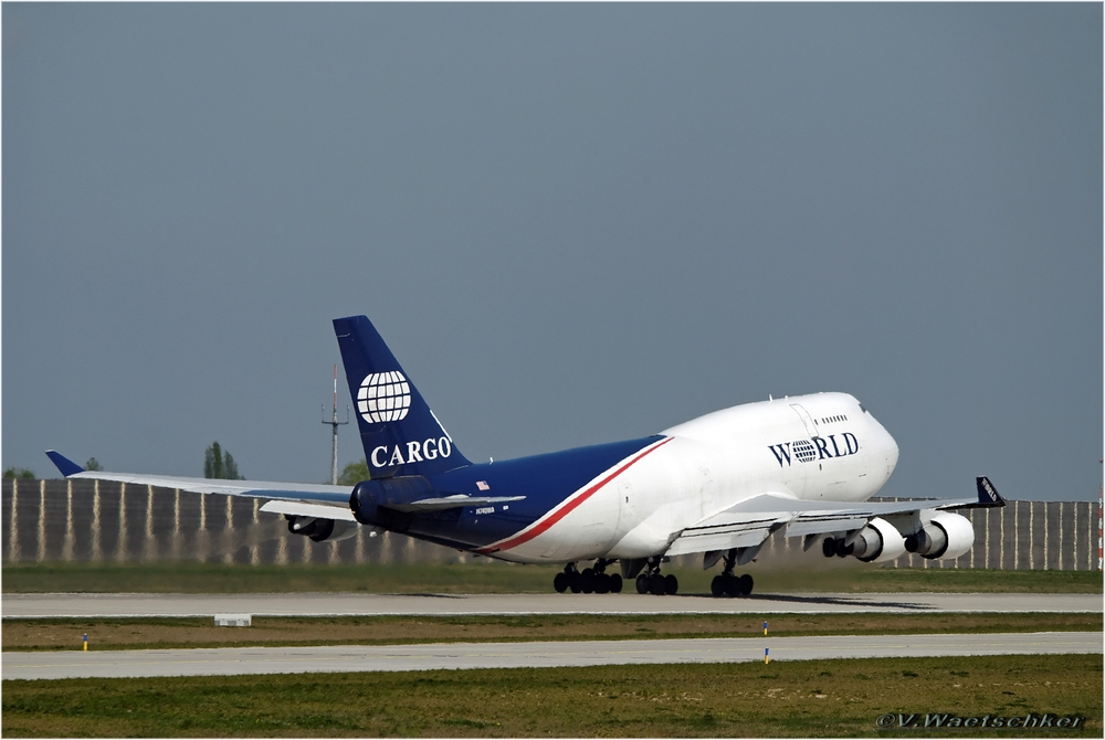 Boeing 747 N740 WA-Start am LEJ