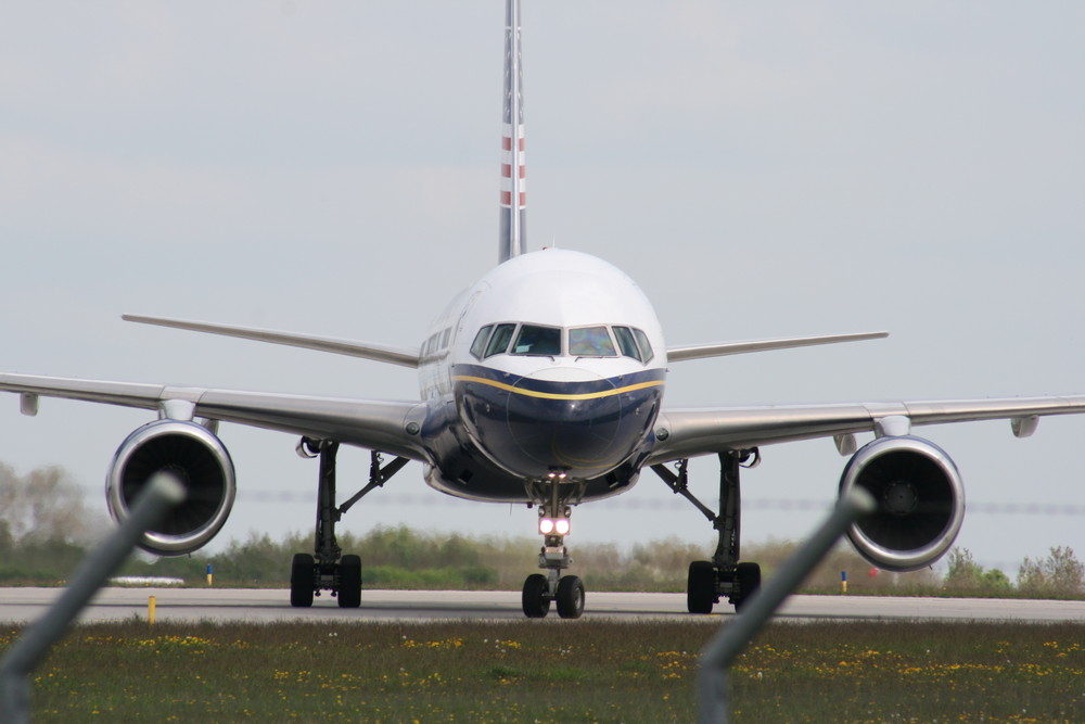 Boeing 757-200 North American N754NA